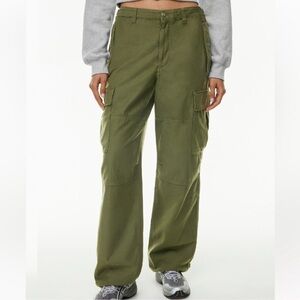 Aritzia TNA Supply Cargo Pants Straight Leg Army Green Size 2 Women’s Adjustable